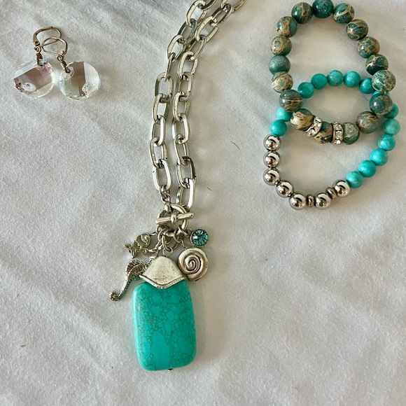 SALE: bundle of Necklace, earring, bracelets with blue howlite - Picture 3 of 7